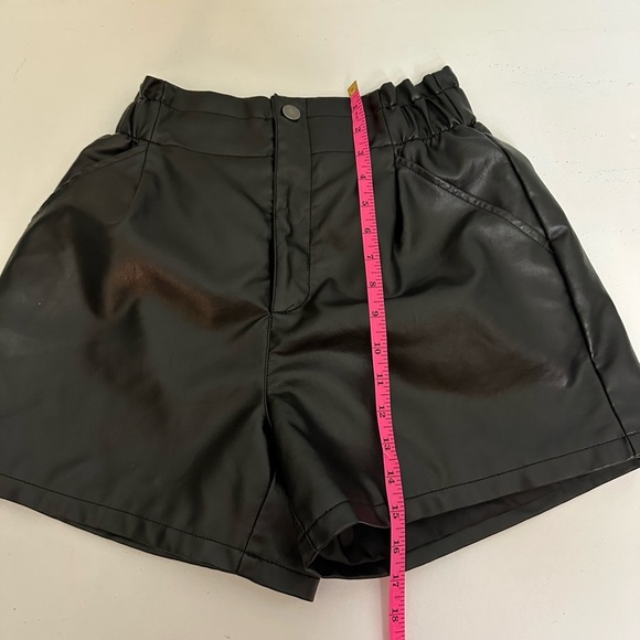 High waisted Black Faux Leather Women's Shorts size Medium - Picture 8 of 9